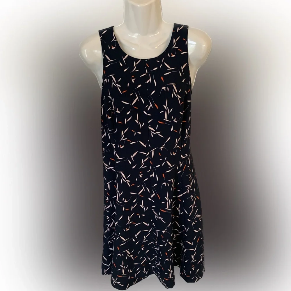 Banana Republic Dress Women’s 8 M Navy Blue Print Sleeveless Flowy NEW - Picture 2 of 5